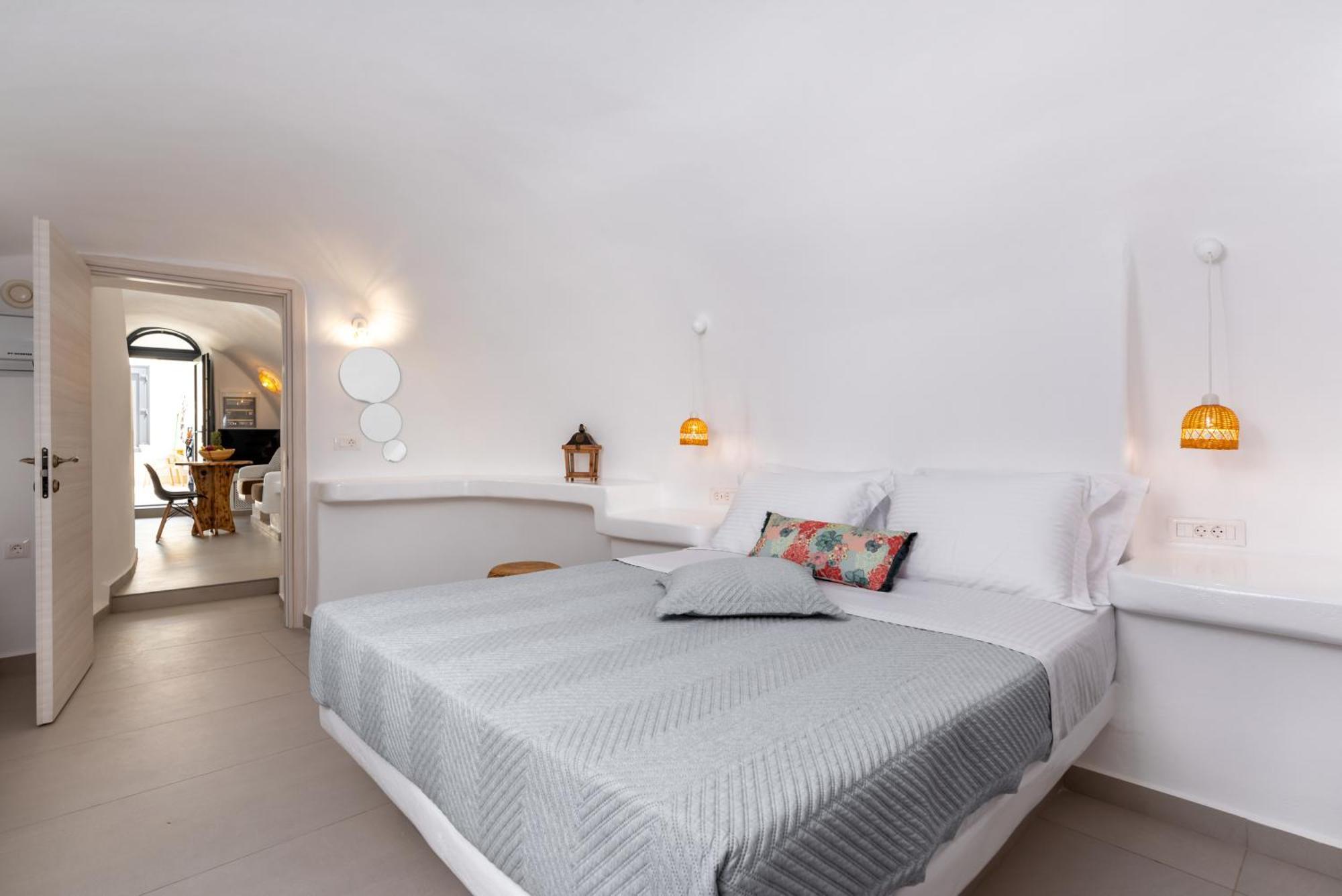 Deep Cave Suites Kontochori Fira  Esterno foto