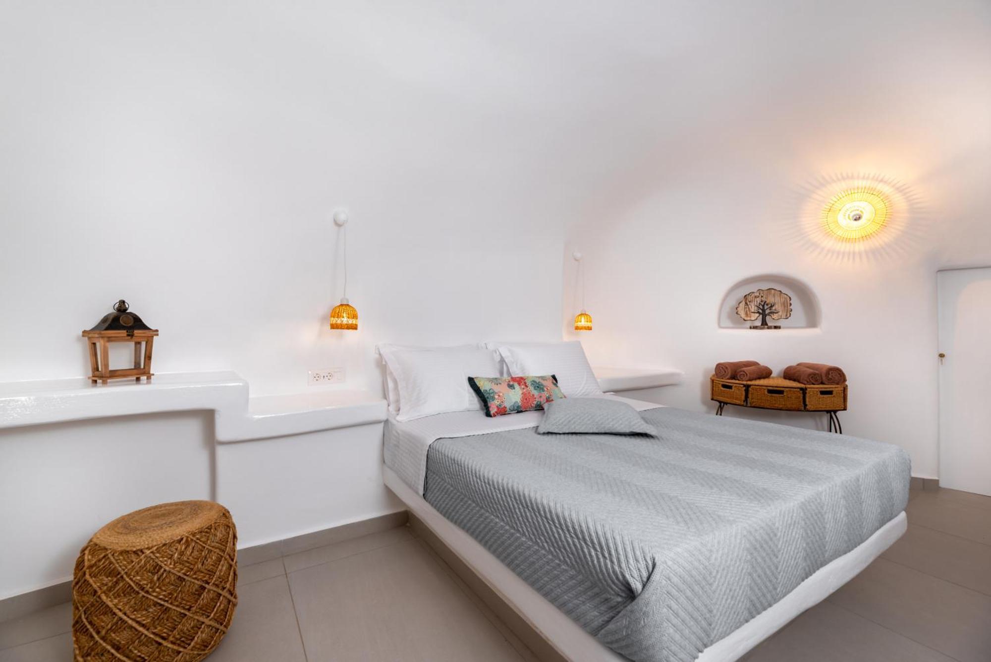Deep Cave Suites Kontochori Fira  Esterno foto