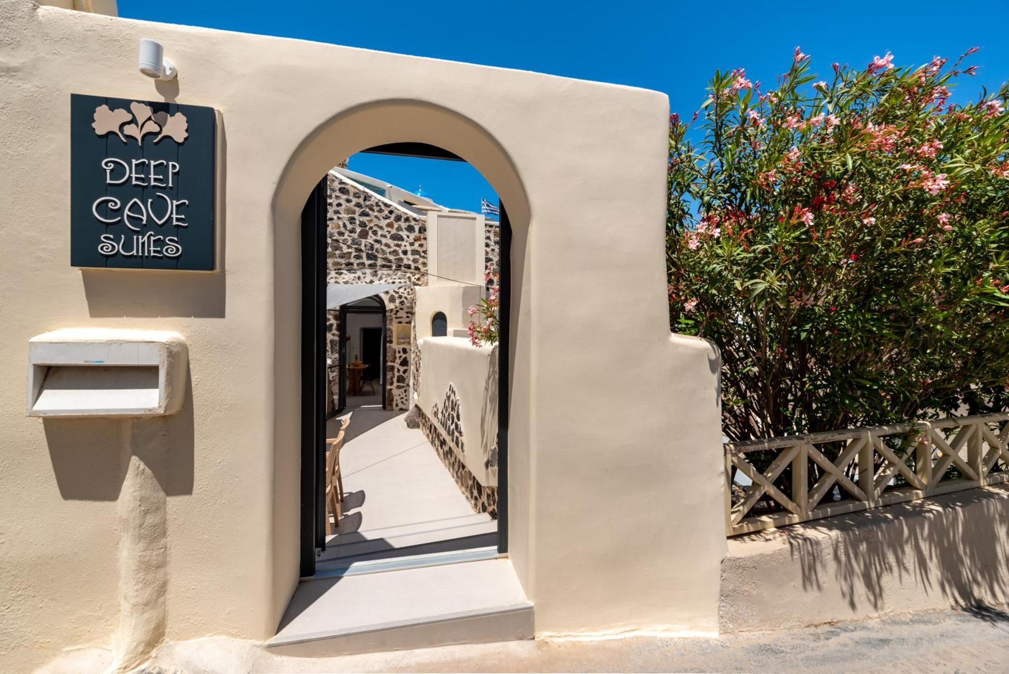 Deep Cave Suites Kontochori Fira  Esterno foto
