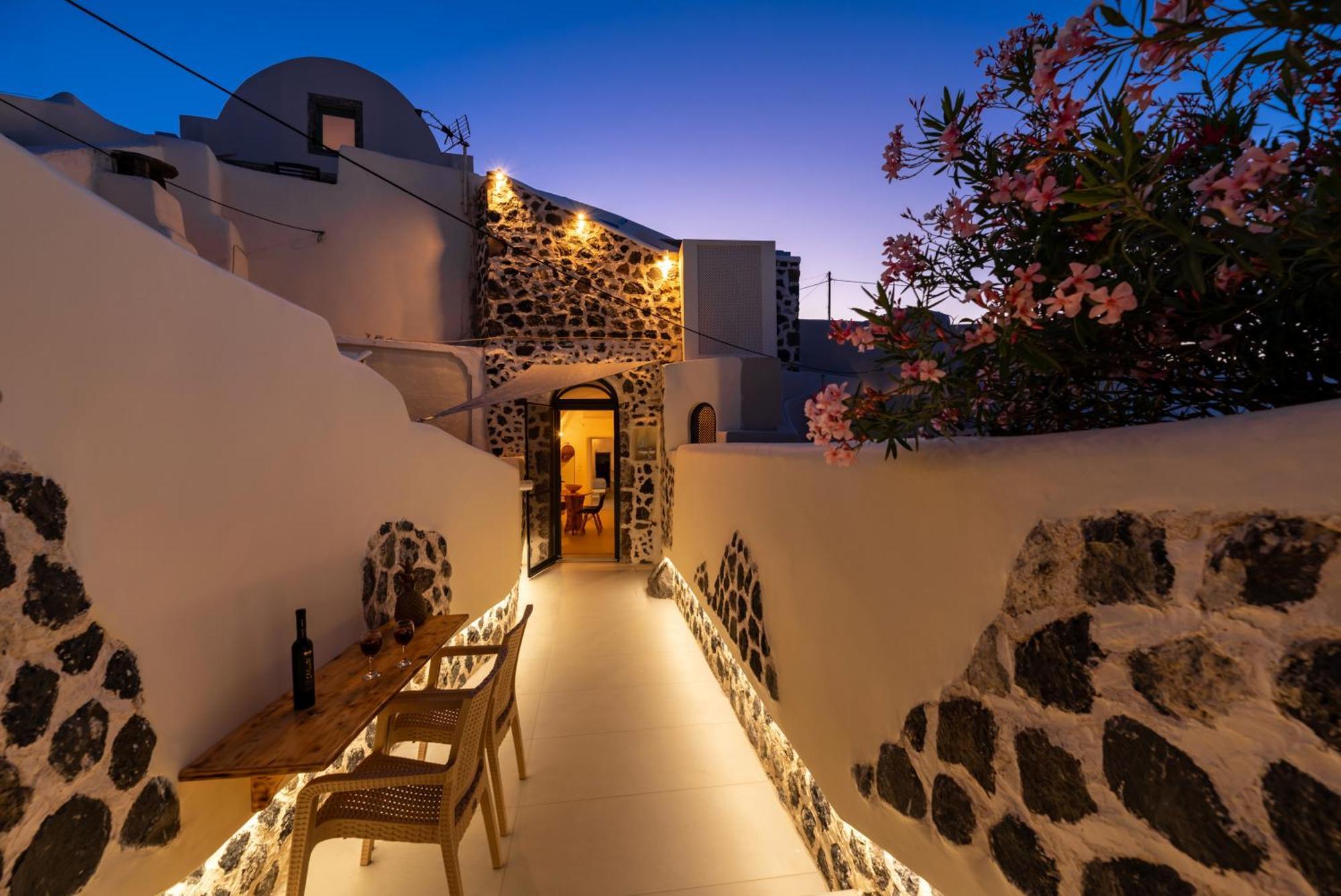 Deep Cave Suites Kontochori Fira  Esterno foto