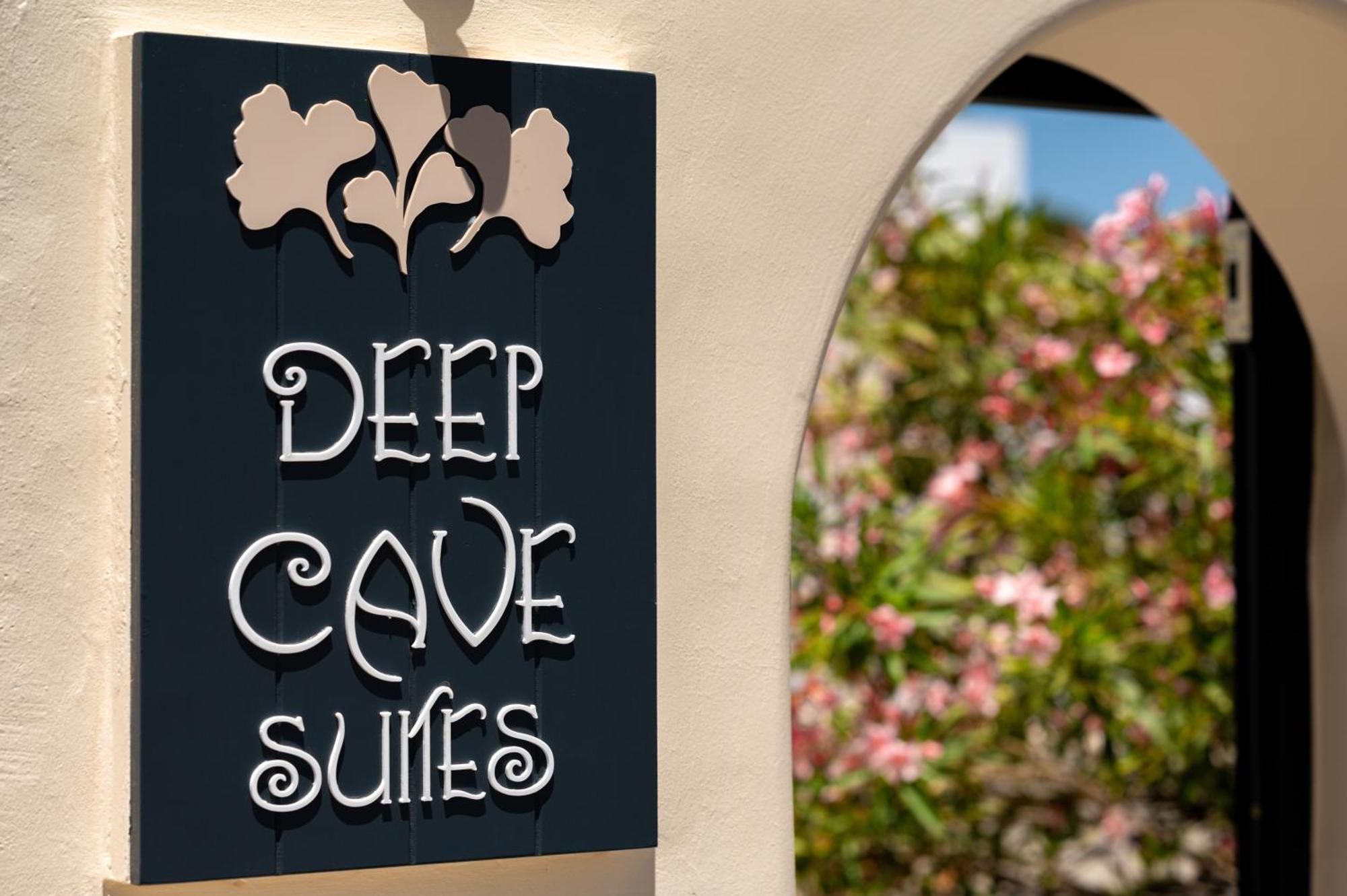 Deep Cave Suites Kontochori Fira  Esterno foto