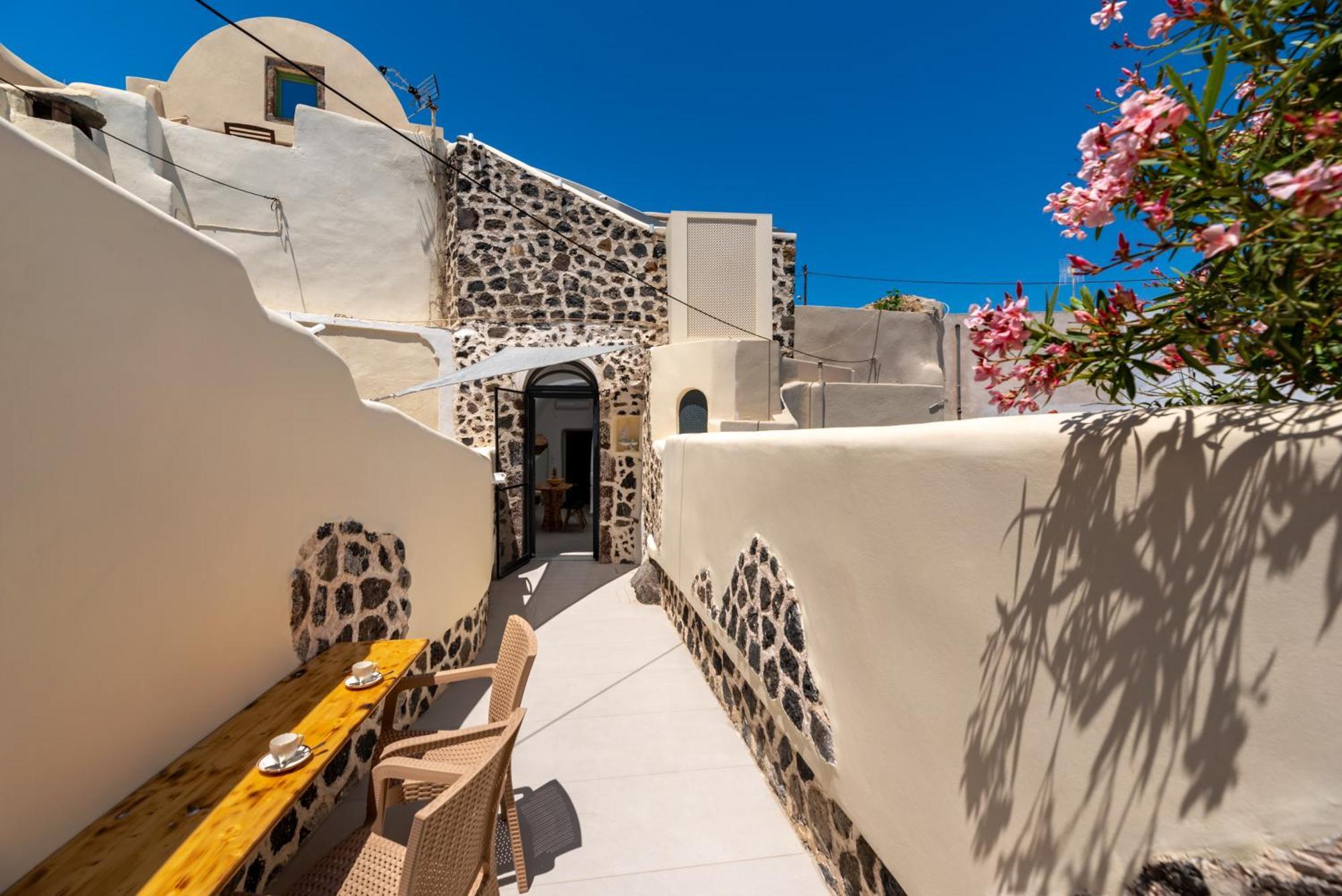 Deep Cave Suites Kontochori Fira  Esterno foto